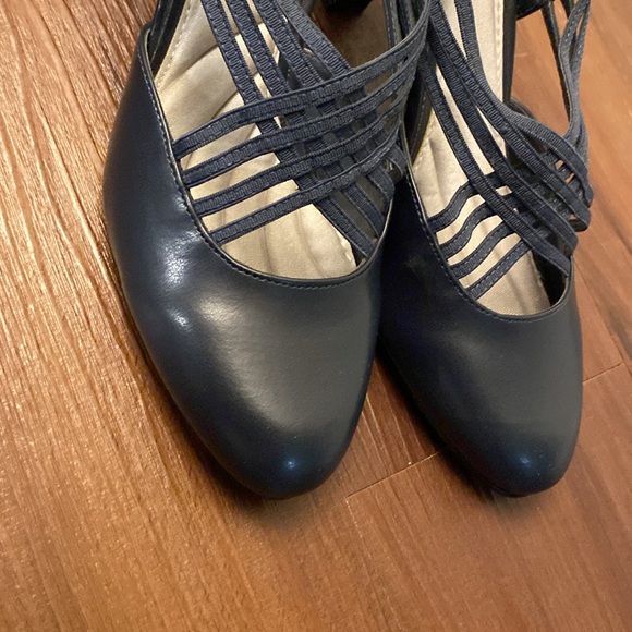 Easy street navy strapless slingback pumps - Picture 5 of 8